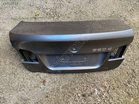 BMW 5 SERİSİ F10 BAGAJ KAPAĞI