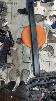 Peugeot 207 ön tampon orta üst kuşağı