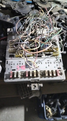 Peugeot 205 sigorta kutusu