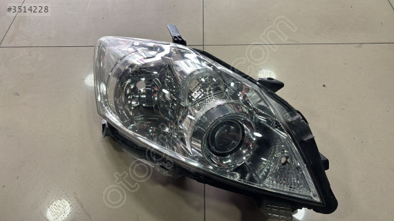 TOYOTA AURİS MERCEKLİ SOL FAR 89904588