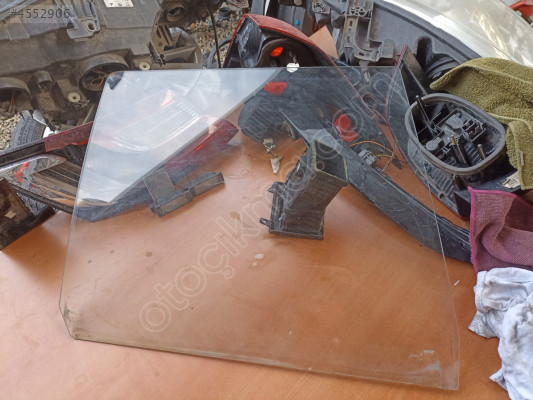 Renault Broadway Sağ Arka Kapı Camı