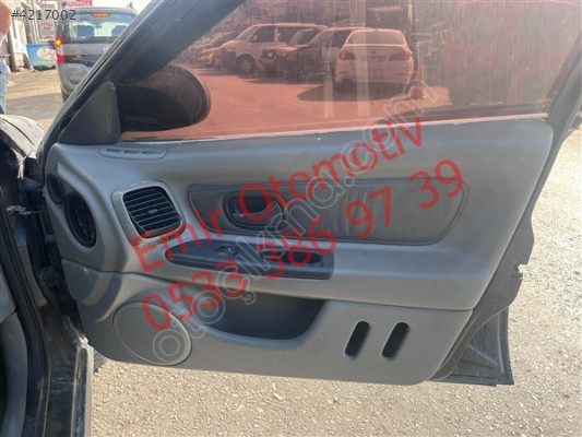 Renault Laguna 1 sag ön kapı döşemesi deri