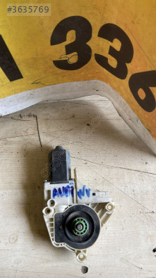 Audi A4 Modeli Sol Ön Cam Motoru - 8T0959801B