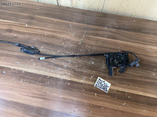 AUDİ A3 MOTOR KAPUTU KİLİDİ ORJİNAL 8S0823509