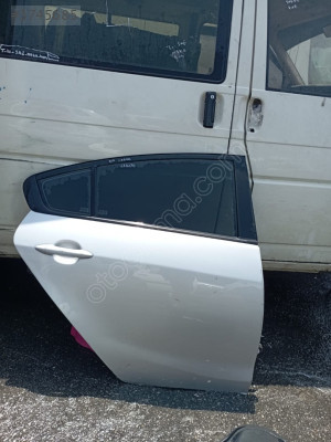 KIA Cerato Sağ Arka Kapı Parçası - Hemen Arayın 05366077016