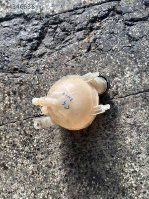 Citroen C4 yedek su deposu