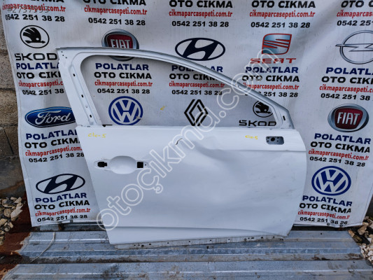 Renault Clio 5 ön sağ kapı Orjinal beyaz ğöçük hasarlı