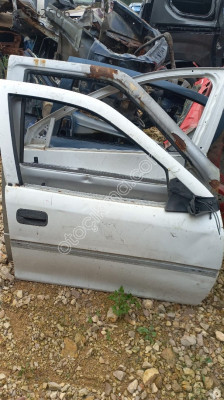Opel Corsa B Sağ Ön Kapı  .Oto Erkan Ünye