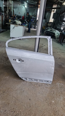 Renualt fuluence 2013 model sag arka kapi