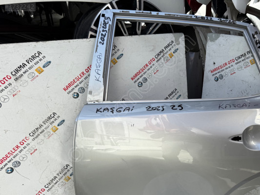 Nissan Kaşgai sol arka kapı (2023 25) hasarlı
