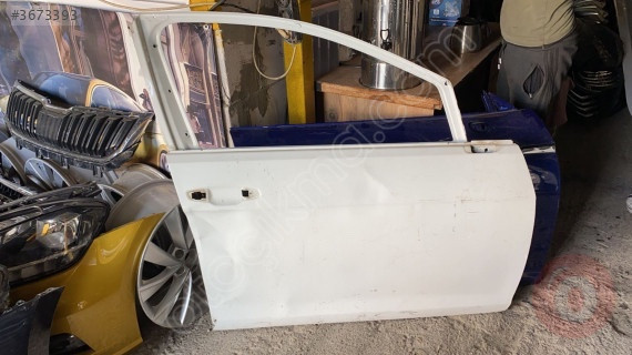 VW Golf 7 Beyaz Orjinal Çıkma Sağ Ön Kapı