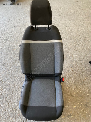 C4 Takım koltuk ve taban halısı iç pilastik aksamları bulunur