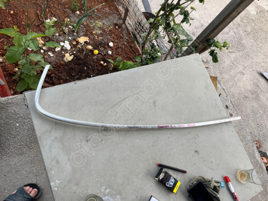 VOLKSWAGEN   PASSAT  B6 SOL ARKA KAPI KENAR ÇITASI 3C839643