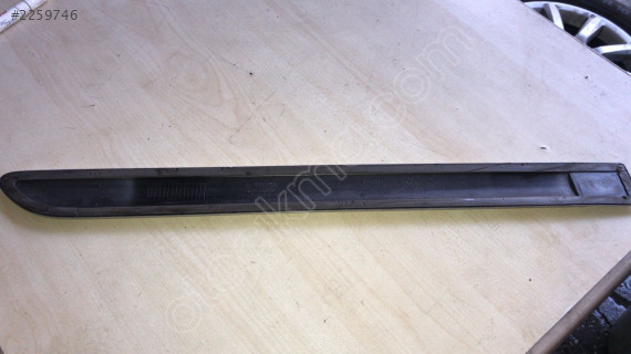 Toyota Auris sol arka kapı bandı 2006-2012