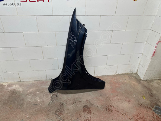 Volvo xc90 sağ ön çamurluk üzerinde kaplama var