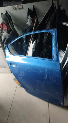 Skoda Octavia sağ arka kapı orjinal çıkma parça