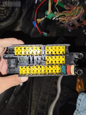 Citroen xsara Peugeot sigorta kutusu OEM 9635518180