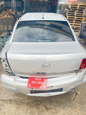 Astra H sedan bagaj kapağı