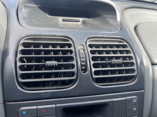 Renault Laguna 1 orta kalorifer ızgaraları