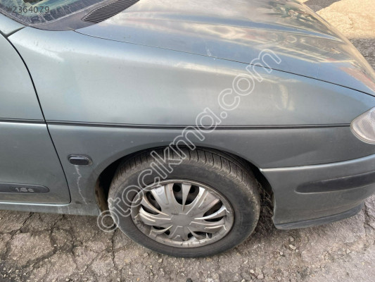 Megane 1 99 model çıkma sağ ön çamurluk