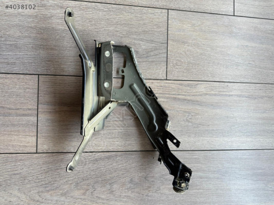 Çamurluk Bağlantı Braketi Sağ Audi A6 2019-2025 4K0821132