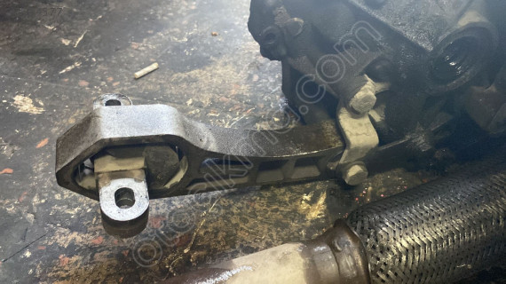 Fiat 1.3 E5 çıkma şanzıman alt kulağı