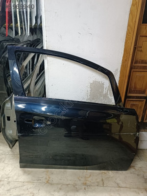 Corsa E sağ ön kapı