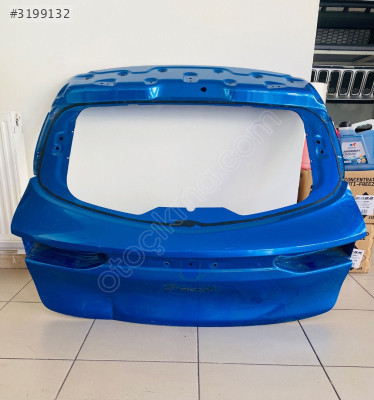 Alfa romeo Tonale bagaj kapağı
