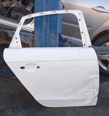 AUDİ A4 ORJİNAL ÇIKMA SAĞ ARKA KAPI