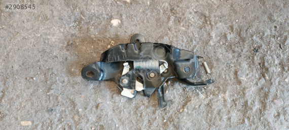 Eski kasa Toyota Hilux kaput kilidi