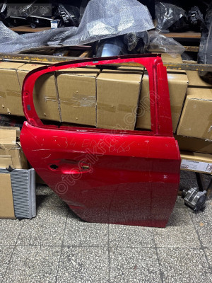 Peugeot 208 sağ arka kapı