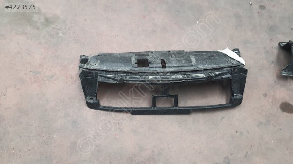 peugeot  308 p5 ön tampon üst braketi sefalılar oto cıkma