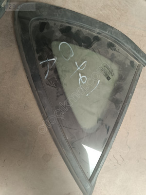 Opel Astra j  sol arka kelebek camı
