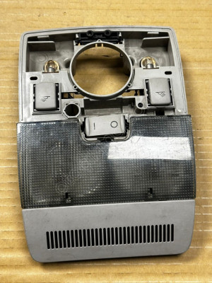 AUDI A3 04-07 TAVAN LAMBASI ÖN 8E0947135E 9NQ