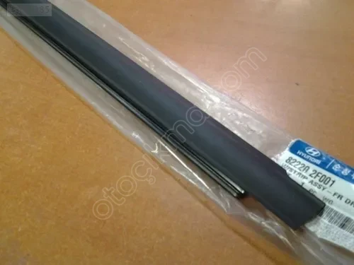 Kia Cerato Ön Kapı Cam Dış Sıyırıcı Sağ Orjinal | 822202F001