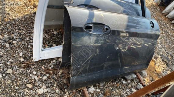 Ford Fiesta 2014 model sağ ön kapı