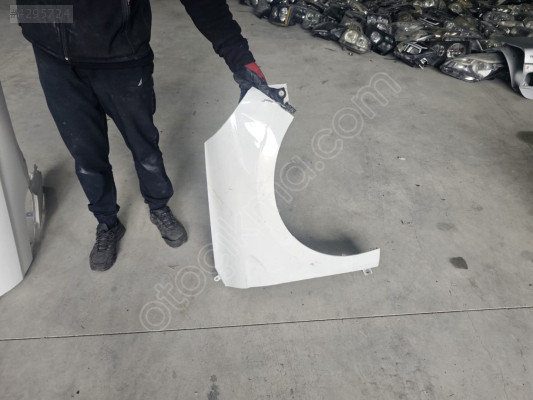 2020/2024 RENAULT CLİO 5 BEYAZ SAĞ ÖN ÇAMURLUK ORJINAL BOYASIZ