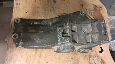 VOLKSWAGEN POLO MOTOR KULAĞI BRAKETİ 032145169