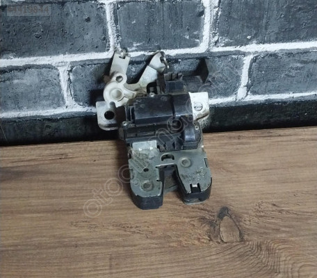 3G0827503 orj 15-25 vw passat bagaj kilidi