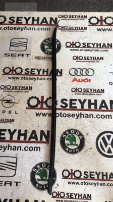3G0854328 Volkswagen Passat b8 ön cam sağ kenar çıtası