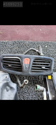 Megane 3 torpido orta üfleme ızgara