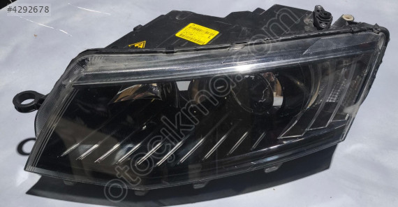 Skoda Octavıa    Sol Far 2013-2017 Çıkma Orjinal