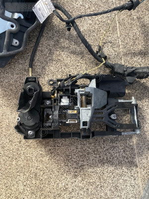 BMW F10 SAĞ ÖN KAPI İÇ MEKANİZMASI