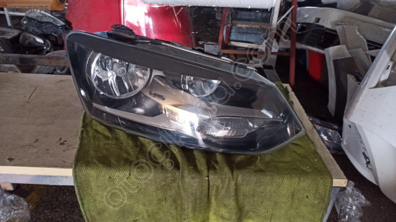 VW Polo Sağ Ön Far - Orijinal Çıkma Parça