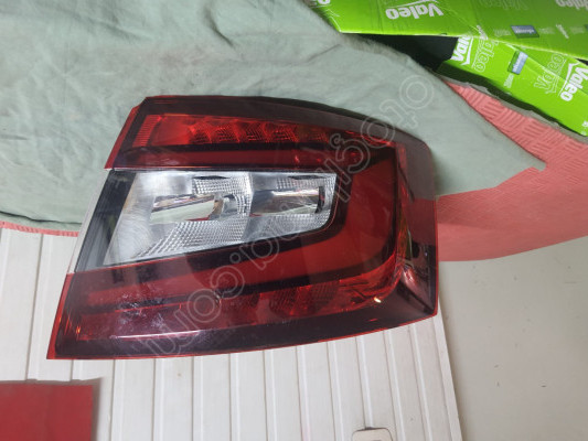 SKODA OCTAVİA SAĞ DIŞ STOP LEDLİ