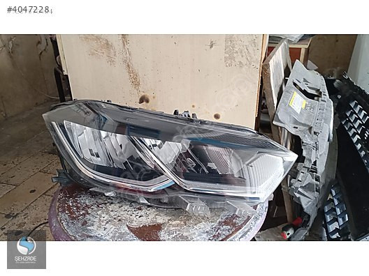 VOLKSWAGEN POLO LEDLİ SAĞ FAR ÇIKMA ORJİNAL