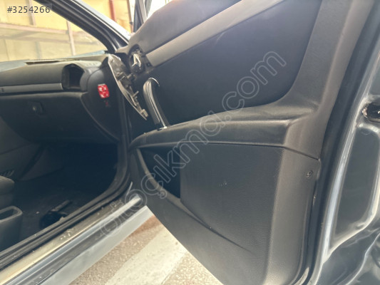 Peugeot 407 ön sağ kapı iç tesisatı