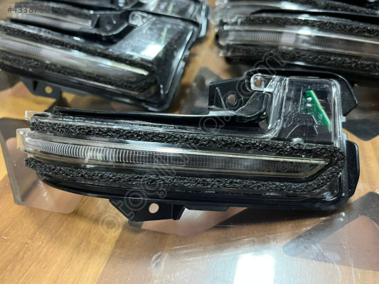 TOYOTA CHR SAĞ AYNA SİNYALİ ORJİNAL 2122001653