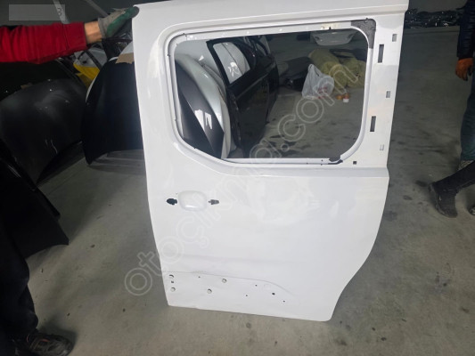 PEUGEOT RİFTER BEYAZ SOL SÜRGÜLÜ KAPI ORJINAL