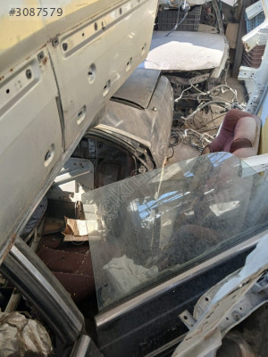 Mazda 929 Royal Clasic Sağ Arka Kapı Camı